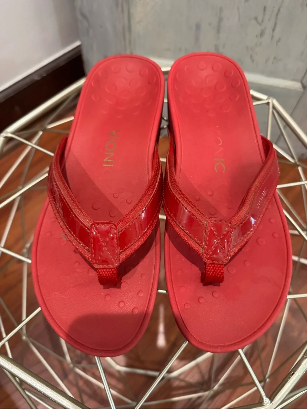 Vionic Red Sandals Size 8